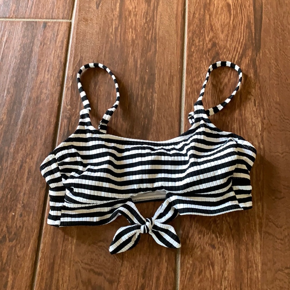 Black and white strip swim top